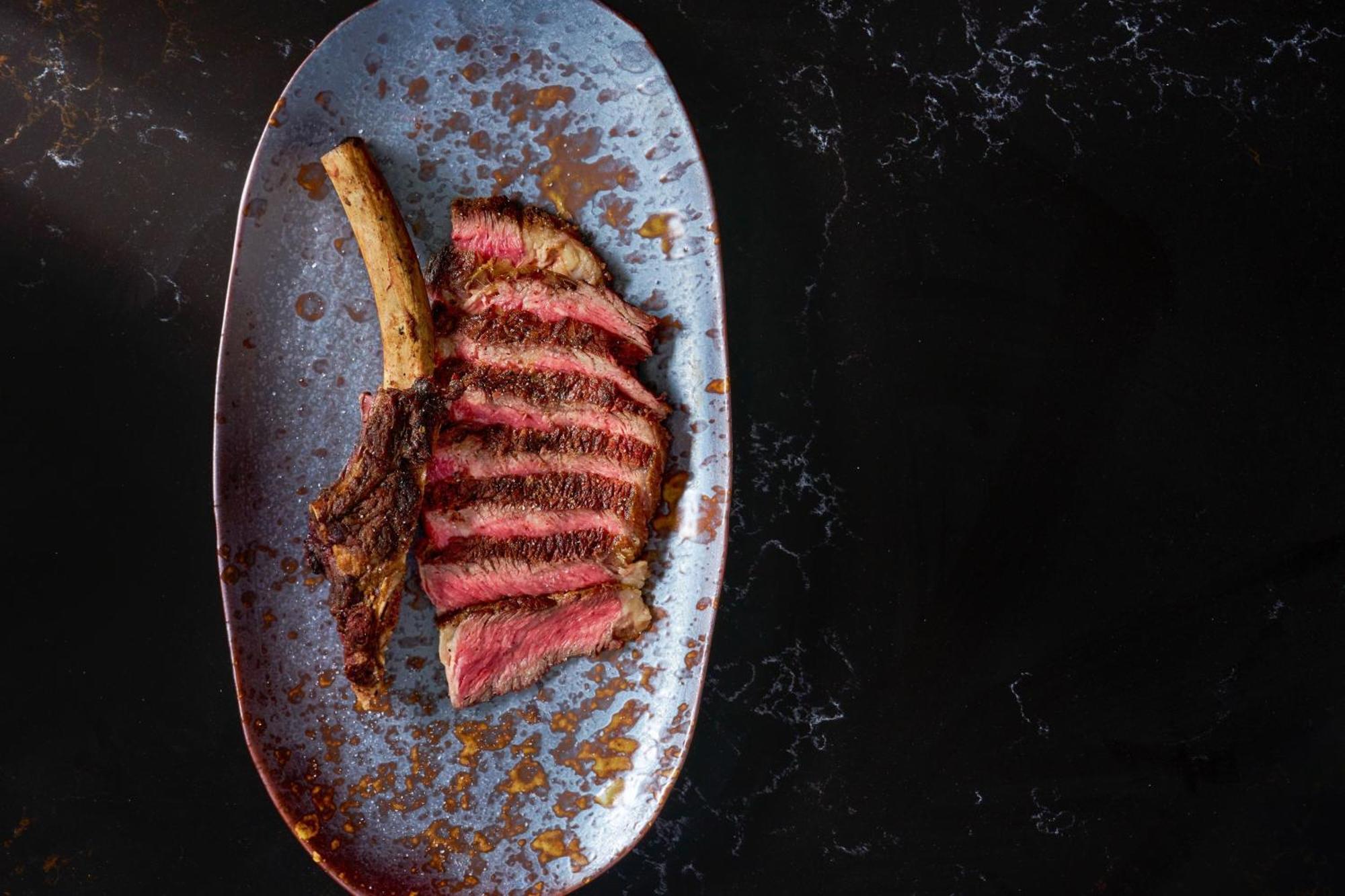 W Singapore - Sentosa Cove מראה חיצוני תמונה A grilled steak