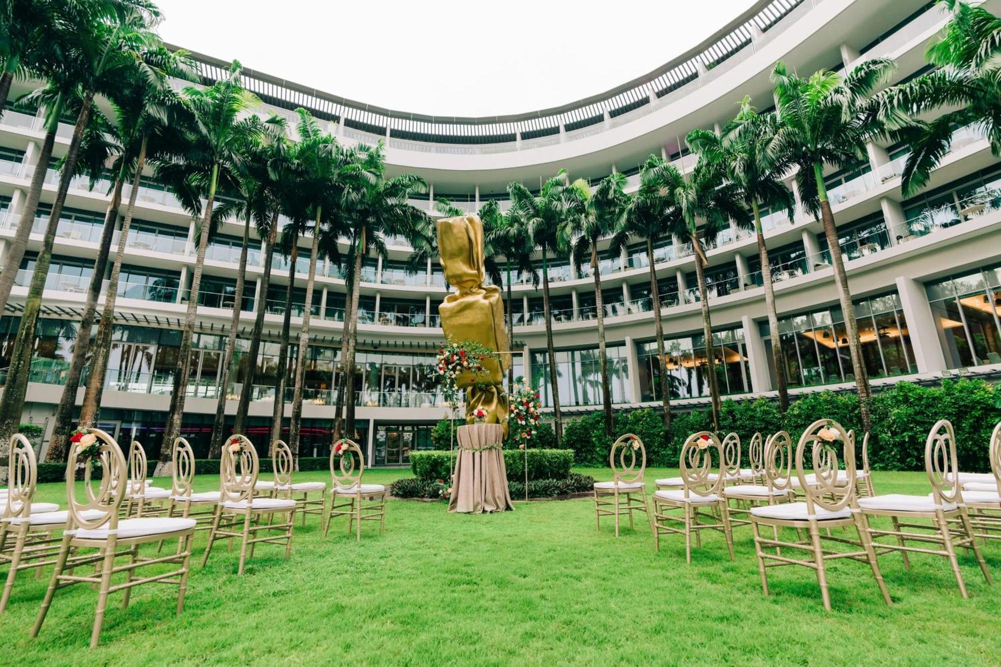 W Singapore - Sentosa Cove מראה חיצוני תמונה The lawn at the hotel